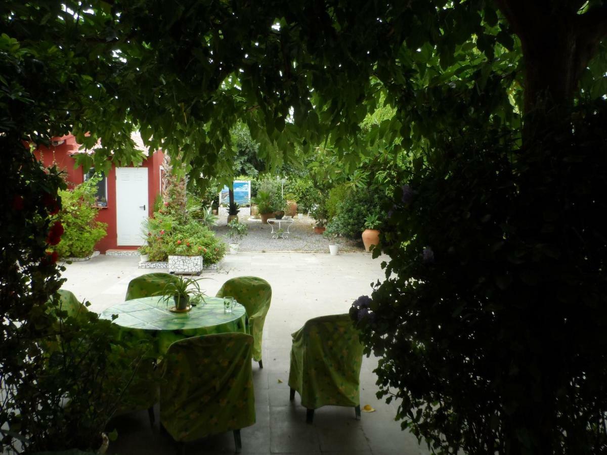 Casa con jardín frente Playa de Burriana Vila Exterior foto
